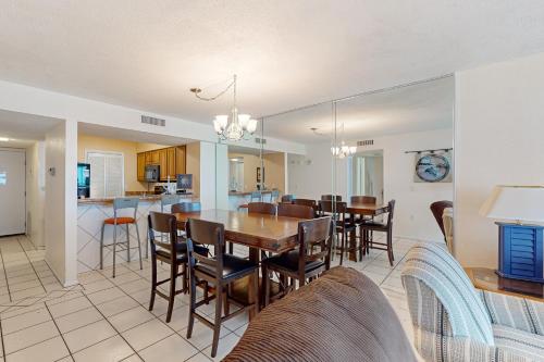Bright waterfront condo in a gated resort with pools tennis courts & gym photo 15
