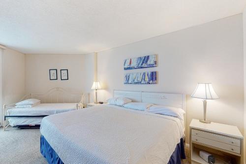Bright waterfront condo in a gated resort with pools tennis courts & gym photo 19