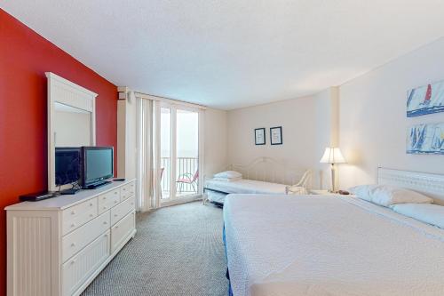 Bright waterfront condo in a gated resort with pools tennis courts & gym photo 21