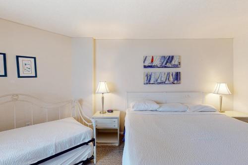 Bright waterfront condo in a gated resort with pools tennis courts & gym photo 22
