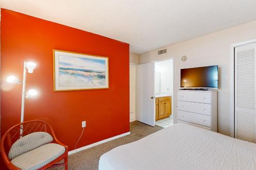Bright waterfront condo in a gated resort with pools tennis courts & gym photo 28