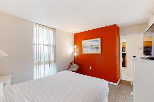 Bright waterfront condo in a gated resort with pools tennis courts & gym photo 27