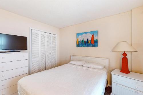 Bright waterfront condo in a gated resort with pools tennis courts & gym photo 25