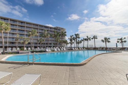 Bright waterfront condo in a gated resort with pools tennis courts & gym photo 6