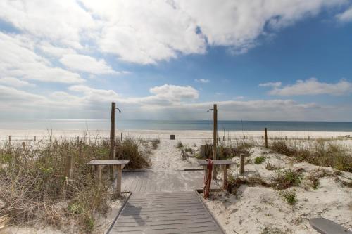 Bright waterfront condo in a gated resort with pools tennis courts & gym photo 32
