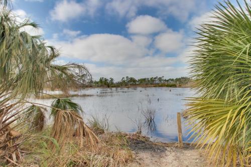 Bright waterfront condo in a gated resort with pools tennis courts & gym photo 38
