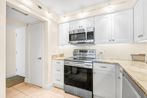 Well-equipped Gulf-front condo on 3rd floor with outdoor pool grills & gym photo 13