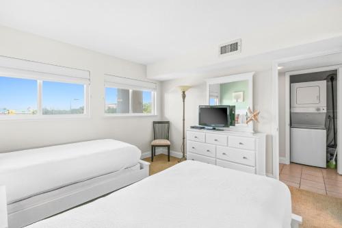 Well-equipped Gulf-front condo on 3rd floor with outdoor pool grills & gym photo 18