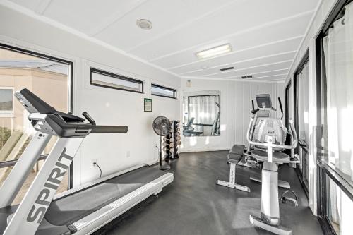 Well-equipped Gulf-front condo on 3rd floor with outdoor pool grills & gym photo 24