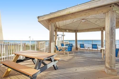 Well-equipped Gulf-front condo on 3rd floor with outdoor pool grills & gym photo 34