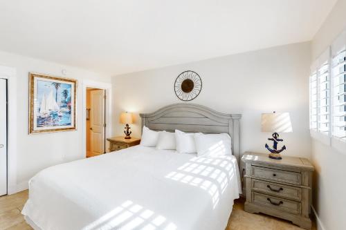 5th Floor Pretty Gulf-front Condo Great Amenities Near shops and dining photo 12