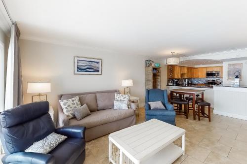 5th Floor Pretty Gulf-front Condo Great Amenities Near shops and dining photo 6