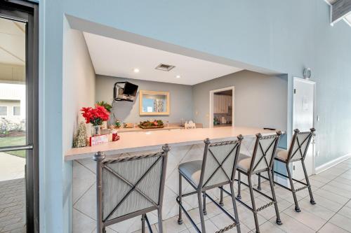 5th Floor Pretty Gulf-front Condo Great Amenities Near shops and dining photo 26