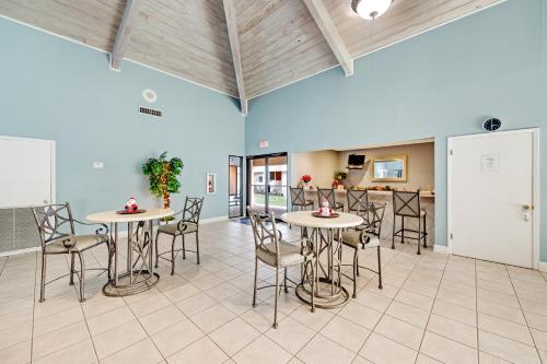5th Floor Pretty Gulf-front Condo Great Amenities Near shops and dining photo 25