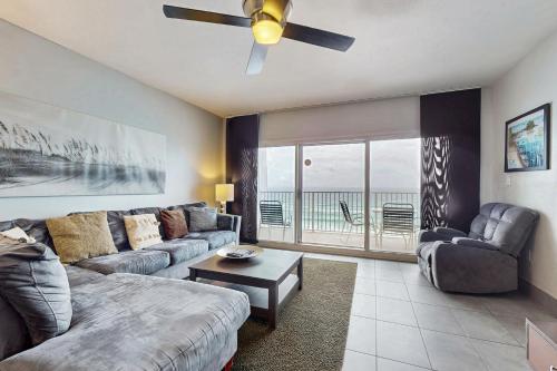 Sixth-Floor Oceanfront Condo with washer&dryer Central AC pool photo 5
