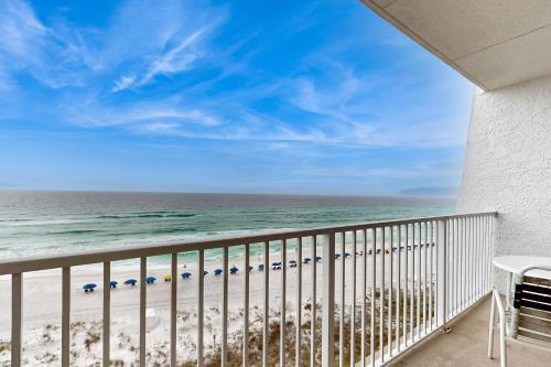 Sixth-Floor Oceanfront Condo with washer&dryer Central AC pool photo 23