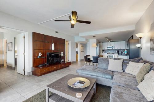 Sixth-Floor Oceanfront Condo with washer&dryer Central AC pool photo 7