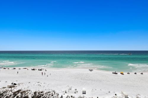 Sixth-Floor Oceanfront Condo with washer&dryer Central AC pool photo 3