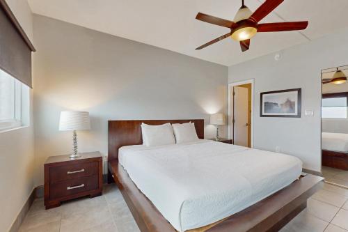 Sixth-Floor Oceanfront Condo with washer&dryer Central AC pool photo 16