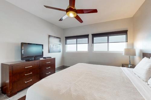 Sixth-Floor Oceanfront Condo with washer&dryer Central AC pool photo 17