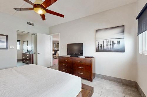 Sixth-Floor Oceanfront Condo with washer&dryer Central AC pool photo 18