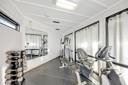 Sixth-Floor Oceanfront Condo with washer&dryer Central AC pool photo 28