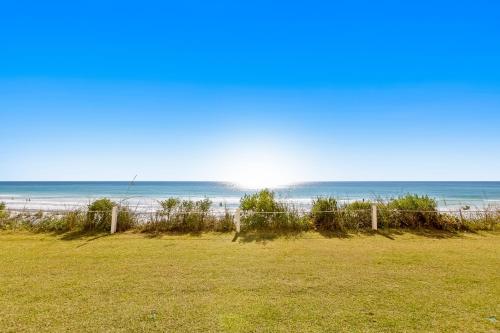 Sixth-Floor Oceanfront Condo with washer&dryer Central AC pool photo 32