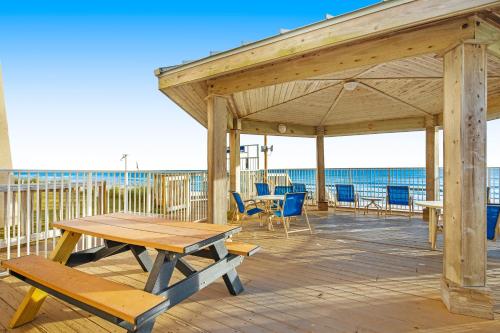 Sixth-Floor Oceanfront Condo with washer&dryer Central AC pool photo 35