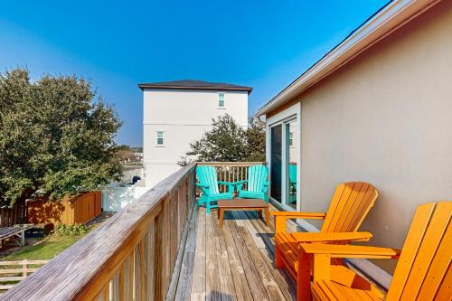 Condo with beach access resort pools & relaxing balcony photo 4