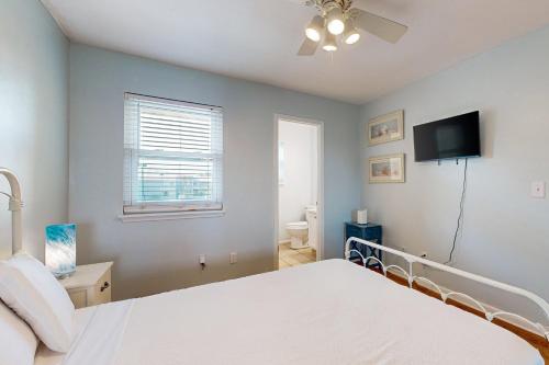 Condo with beach access resort pools & relaxing balcony photo 12
