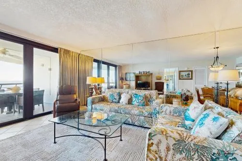 Gulf-view resort condo with pools hot tubs balcony WiFi W&D & AC photo 1