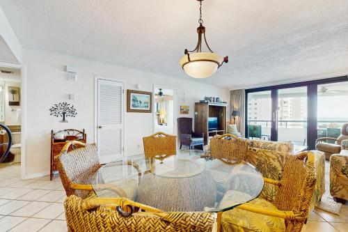Gulf-view resort condo with pools hot tubs balcony WiFi W&D & AC photo 6