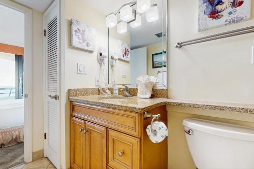 Gulf-view resort condo with pools hot tubs balcony WiFi W&D & AC photo 13