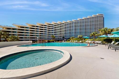 Gulf-view resort condo with pools hot tubs balcony WiFi W&D & AC photo 3
