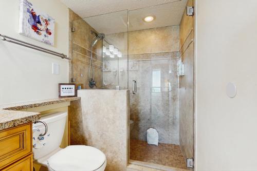 Gulf-view resort condo with pools hot tubs balcony WiFi W&D & AC photo 12