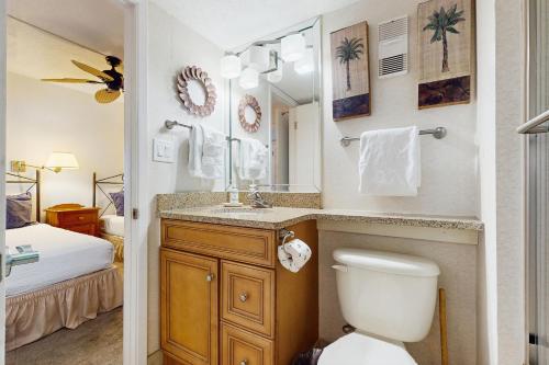 Gulf-view resort condo with pools hot tubs balcony WiFi W&D & AC photo 16
