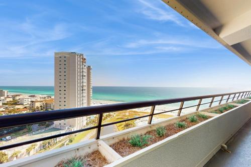 Gulf-view resort condo with pools hot tubs balcony WiFi W&D & AC photo 17