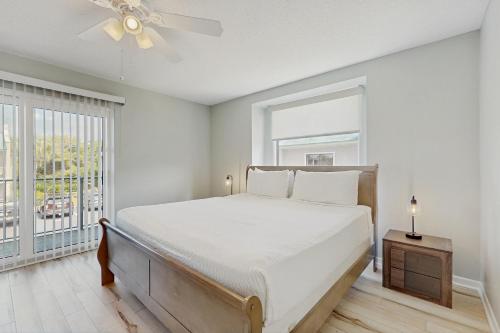 2-story townhouse with 2 balconies & patios pool access fast WiFi AC photo 13