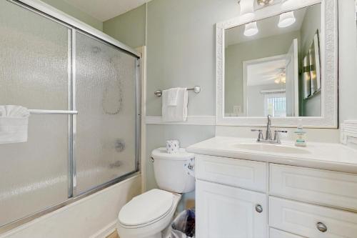 2-story townhouse with 2 balconies & patios pool access fast WiFi AC photo 15