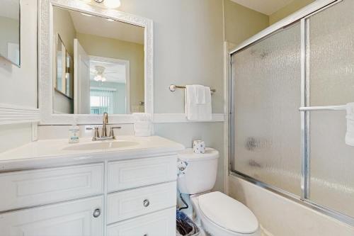 2-story townhouse with 2 balconies & patios pool access fast WiFi AC photo 20