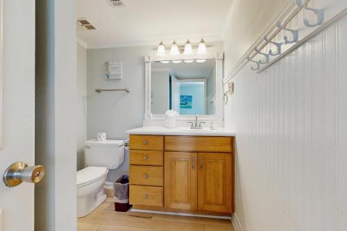 2-story townhouse with 2 balconies & patios pool access fast WiFi AC photo 21