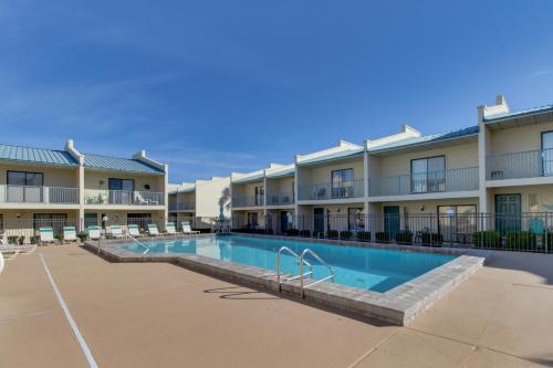 2-story townhouse with 2 balconies & patios pool access fast WiFi AC photo 26