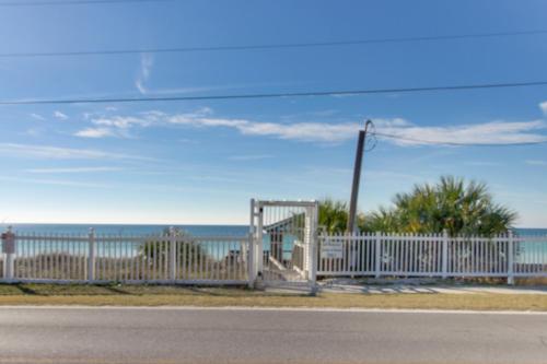 2-story townhouse with 2 balconies & patios pool access fast WiFi AC photo 27