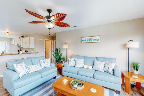 Miramar Beach condo with heated pool on-site private balcony washer&dryer AC photo 4