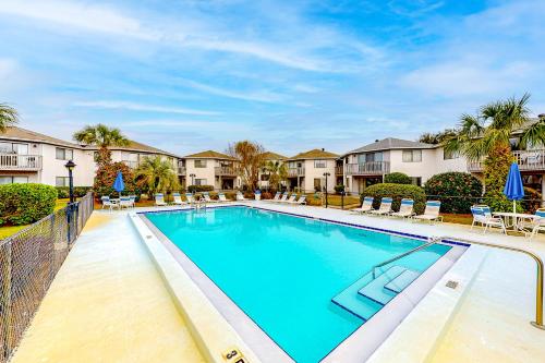Miramar Beach condo with heated pool on-site private balcony washer&dryer AC photo 3