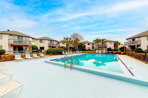 Miramar Beach condo with heated pool on-site private balcony washer&dryer AC photo 19