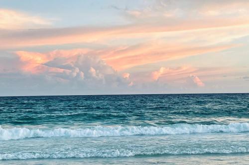 Miramar Beach condo with heated pool on-site private balcony washer&dryer AC photo 20