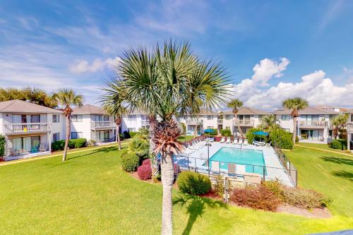 Miramar Beach condo with heated pool on-site private balcony washer&dryer AC photo 18