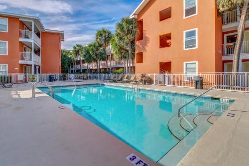 Charming Coastal Getaway with a Private Balcony - Short Drive to Dining photo 3