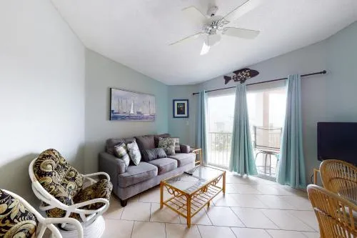 Charming Coastal Getaway with a Private Balcony - Short Drive to Dining photo 1